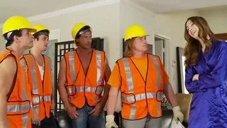 hausfrau laesst ich von den drei bauarbeiter ficken waehrend ihr mann arbeiten ist