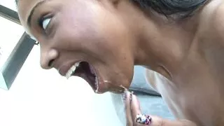 Ebony Prinzessin hart gefickt von schwarzem Schwanz