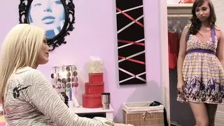 White skinned MILF gets lucky and experiments with her friend in bed