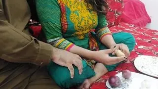 XXX Desi Helping My Stepmom In Cutting Vegetable Than Fucking Her Big Ass Cheating My Stepdaddy Clear Hindi Audio