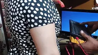 Computer technician Licking pussy of lady customer when he comes for reparing