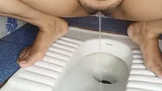 Ich liebe es, vor meinem Ehemann zu pissen und zu spritzen