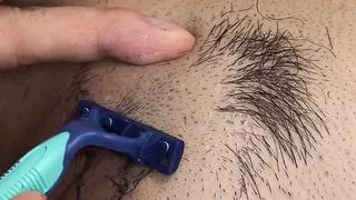 I dont fuck hairy Pussys i Shave the Pussy bevore i fuck you