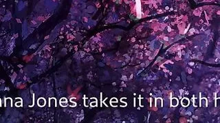 Banana Jones bläst eine Aubergine und nimmt sie in beide Löcher