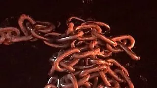 Kette raus, Faust rein, laute Gummisub