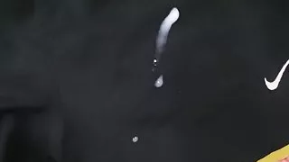 Sperma auf ihrem Höschen und ihren Nike-Shorts nach dem Training