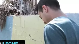 Latin Leche - Der muskulöse Hetero-Junge Jacob Tyler genießt das Bareback-Pounding mit einem Fremden