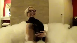 Teen Elsa Jean shows off her hotel room and her pussy