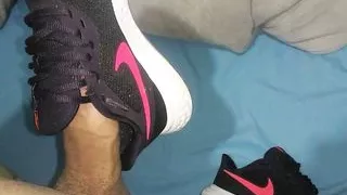 playing with wife's new nike revolution 5