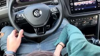 Risky blowjob and sex in the car