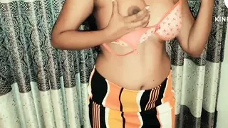 A very beautiful girl from sri lanka showing her boobs