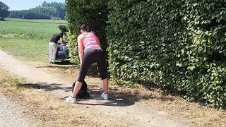 while I run I have a nice meeting and ... (Pegging - Outdoor)