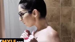 GotMylf - Horny Milf With Huge Tits Dava Foxx Gets Her Juicy Lips And Glasses Covered In Sticky Cum