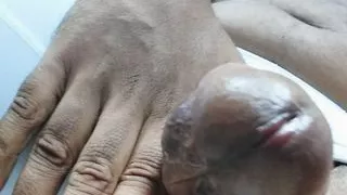 du erinnerst dich, dass ich es liebe, wenn du unter mich kommst, mit deiner Zunge über meinen Hintern fährst und zu meinen Eiern kommst