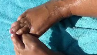 Tanned and oiled Footplay