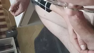 Elle suce devant la tele parti 1