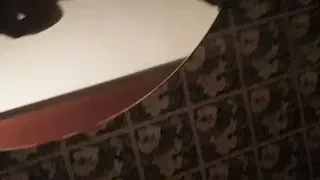 Il ne baise dans des toilettes publiques sur un lavabo