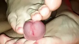 exiest Barefeet FOOTJOB! Cum on FEETS! Best REAL amateur HOMEMADE