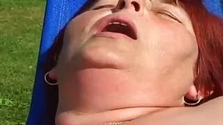 Oma in extase gebumst