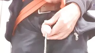 Meister Ramon serviert seinen Sklaven frischen goldenen Champagner