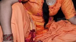 Punjabi Bhabhi vs Bihari Raamu, Bihari ne punjabi bhabhi ki maa chod di, patak patak kar choda