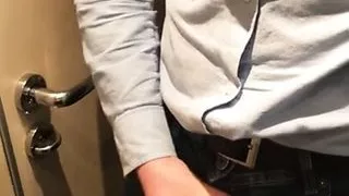 Cumming on the mirror on the train