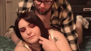 Mädchen Schülerin bezahlt einen einflussreichen Lehrer für Demütigung