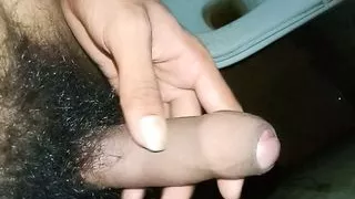 Luxuriöse Milf teilt ihre Erfahrung mit ihrem unschuldigen Stiefneffen