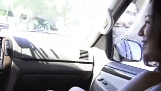 Kayme Kai gibt einen Blowjob und fickt Tony DeSergio