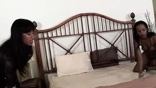 Michelle Malone and Bella Moretti ebony skin fuck