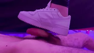 Aggressive Sneaker Shoejob in Leather Leggings