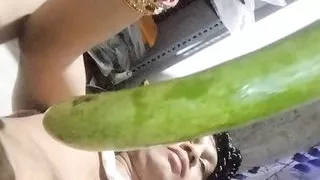 Tumhara itna bada land h main itna bada le sakti hun