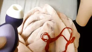 Hot Teen masturbate and fingering amateur pt.1