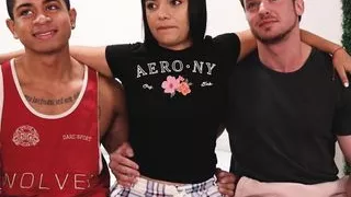 Weapons Grade Cock passt nicht in den braunen Muskelhintern