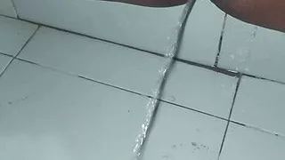 Desi girl pissing