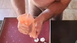 Cicci77 after having produced the last load of sperm prepares his first meringues "all sperm" and without egg whites!