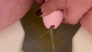 Käfig-Transe pissen kink