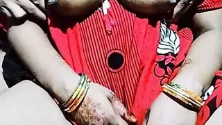 Desi bhabhi ka milk nikala