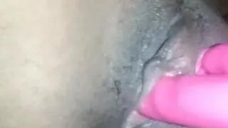 disfrutando con mi vibrador solita en casa.