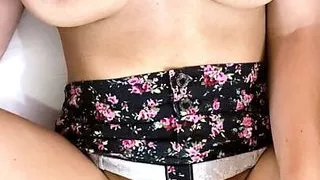 Bitte Stiefbruder nimm meine nasse enge Muschi und fick sie hart bis zum Sperma, aber sperma in meine Muschi mit einem Cumshot