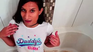 Natasha Rotten Pipi-Sport mit Daddy