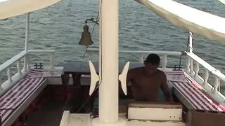 La sexy brasiliana Jessica Baya fa sesso anale su una barca