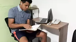 Sie unterbricht meinen Unterricht, damit ich ihre Muschi blasen kann