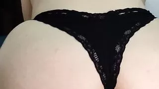 Follando a la secretaria del jefe haciendole la tanga a un lado a rica mexicana de gran trasero le gusta que se la folle