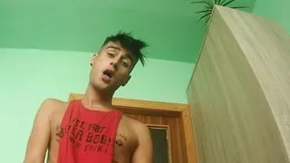 Lässt sich küssen - berührt Linse mit Lippen, Schwanz, Sperma auf Kameralinse POV