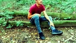 Twink pisst und sperma auf seine dreckigen gebrauchten Turnschuhe