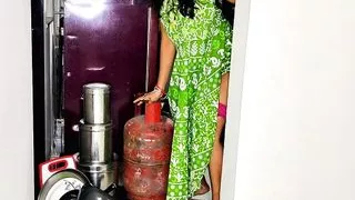 Komal green dress me chori chori chud rahi thi