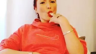 Delia si masturba  prima del live e gode