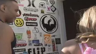 Brianna Love scopa un cazzo nero nella sua figa stretta