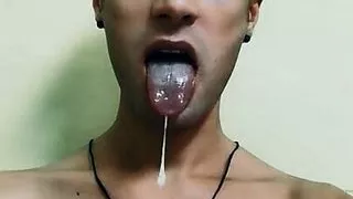 Twink tongue spit